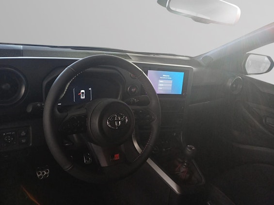 Vehicle image 4 Vehicle image 4