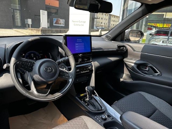 Vehicle image 10