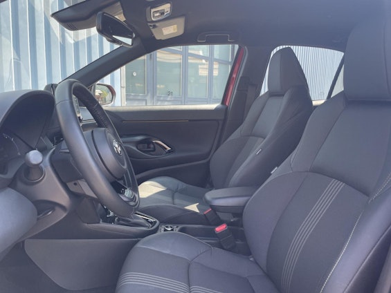 Vehicle image 9 Vehicle image 9