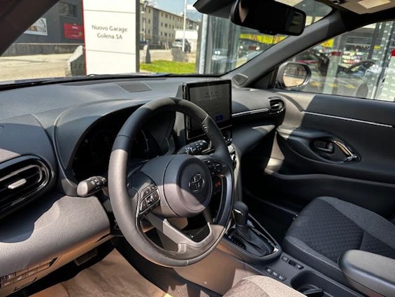 Vehicle image 10