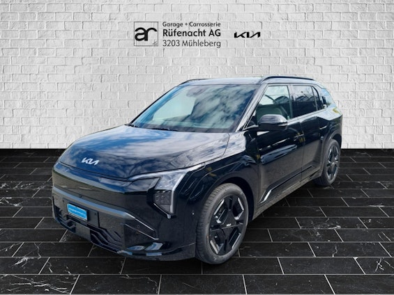 First vehicle image
