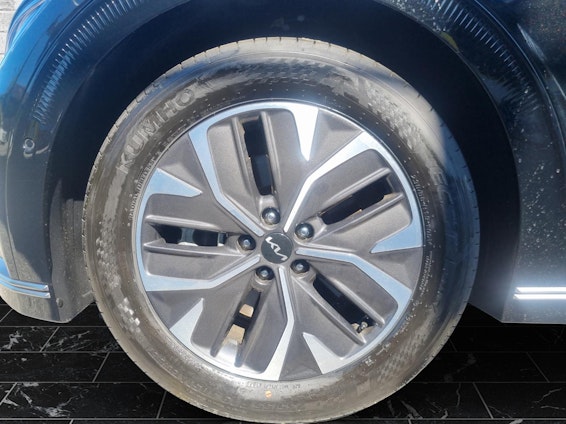 Vehicle image 10 Vehicle image 10