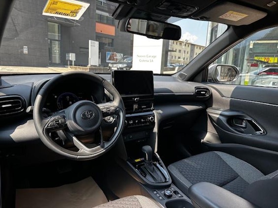 Vehicle image 10