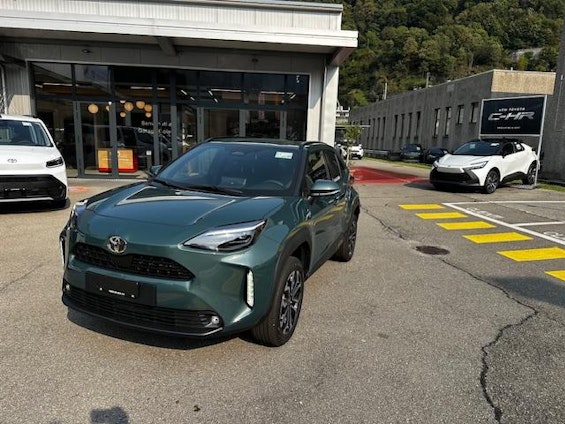 First vehicle image