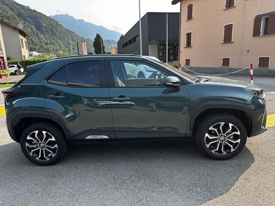 Vehicle image 4