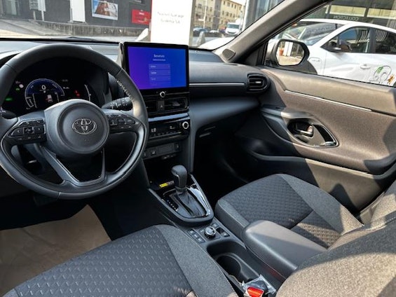 Vehicle image 10