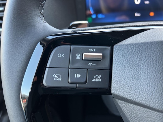 Vehicle image 13 Vehicle image 13