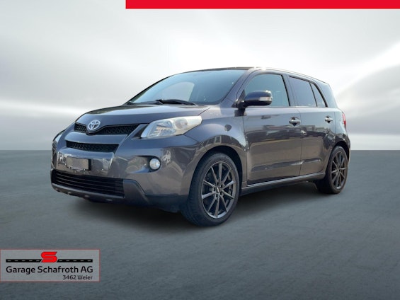 First vehicle image