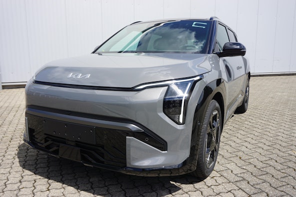 First vehicle image