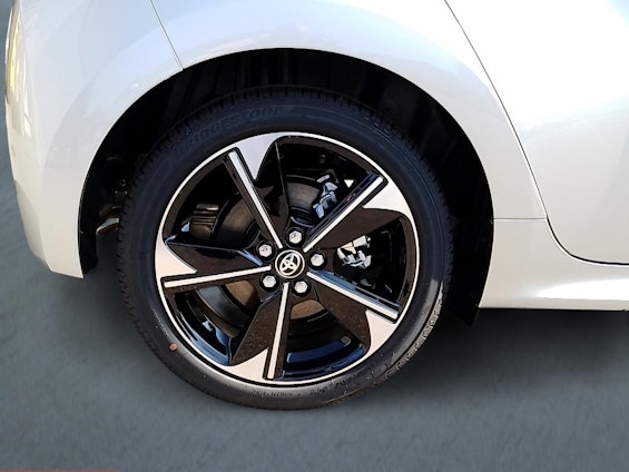 Vehicle image 10