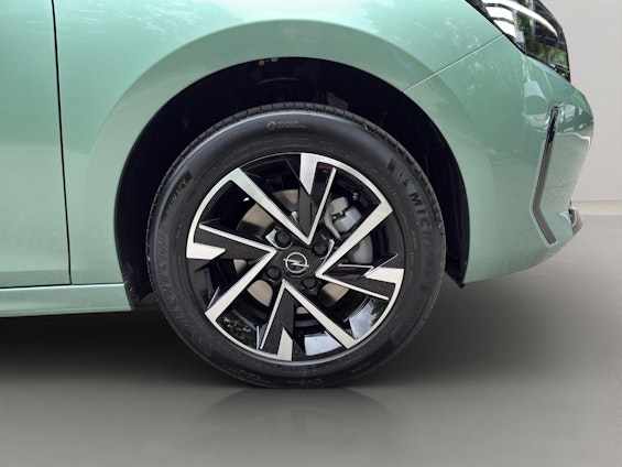 Vehicle image 15 Vehicle image 15