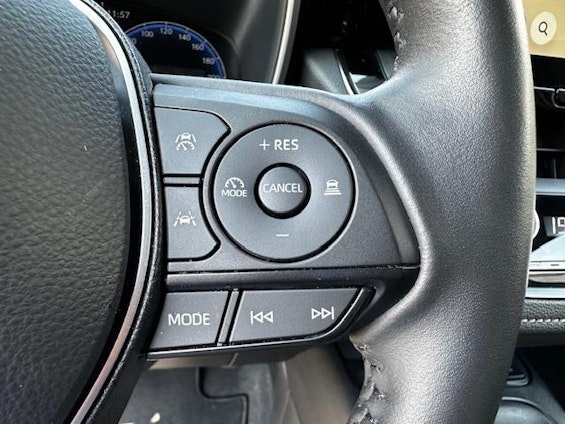 Vehicle image 17 Vehicle image 17