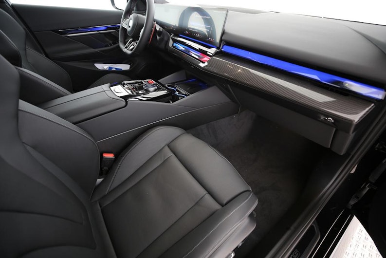 Vehicle image BMW 5 SERIES