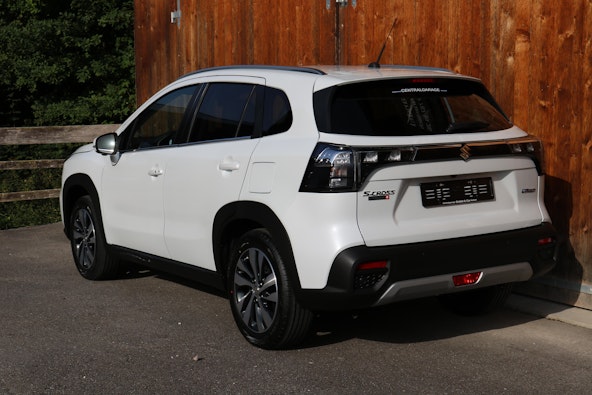 Vehicle image 15