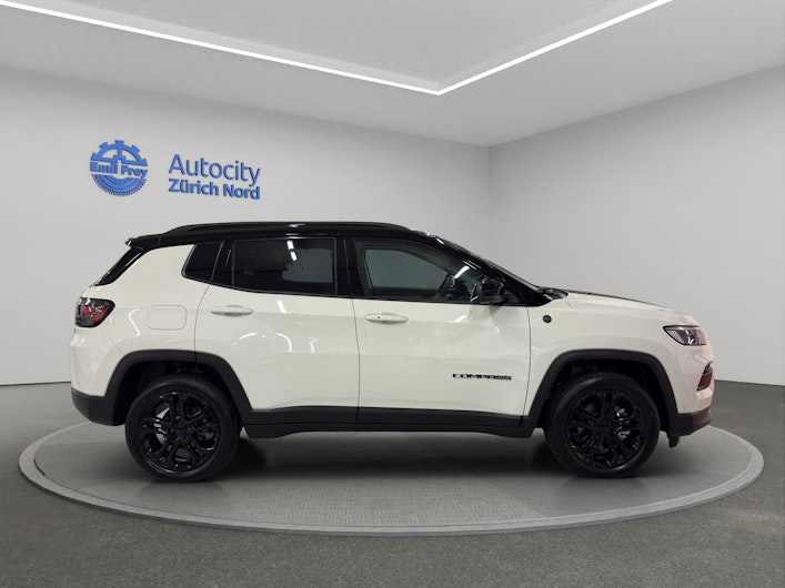 Vehicle image JEEP COMPASS