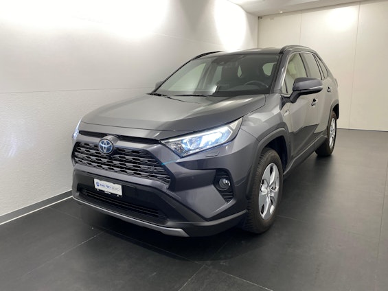 First vehicle image