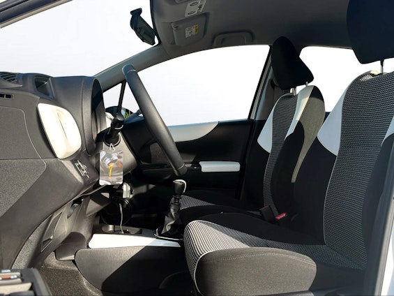 Vehicle image 8
