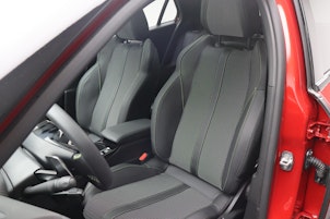 Vehicle image PEUGEOT 2008 1.2 Hybrid GT