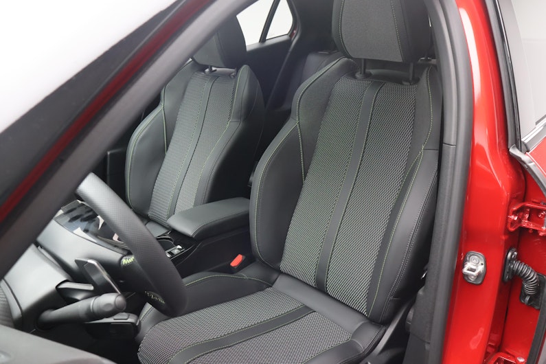 Vehicle image PEUGEOT 2008