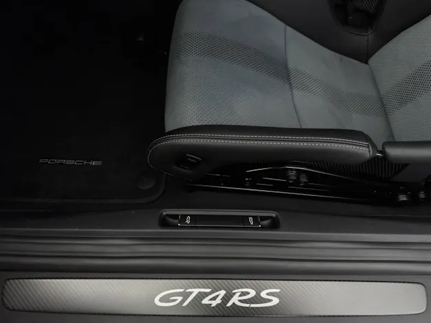 Porsche 718 Cayman GT4 RS
