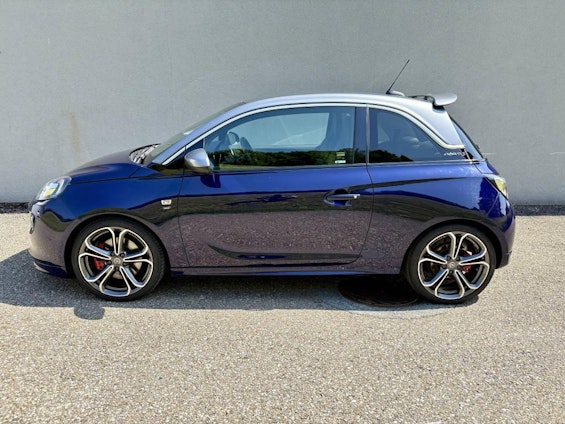 First vehicle image