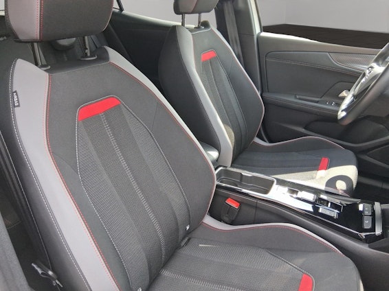 Vehicle image 17 Vehicle image 17