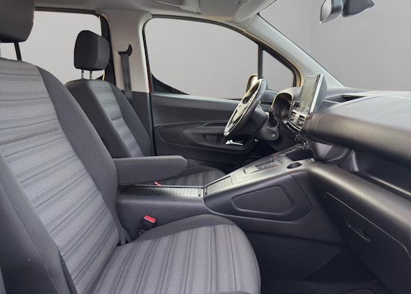 Vehicle image 17 Vehicle image 17