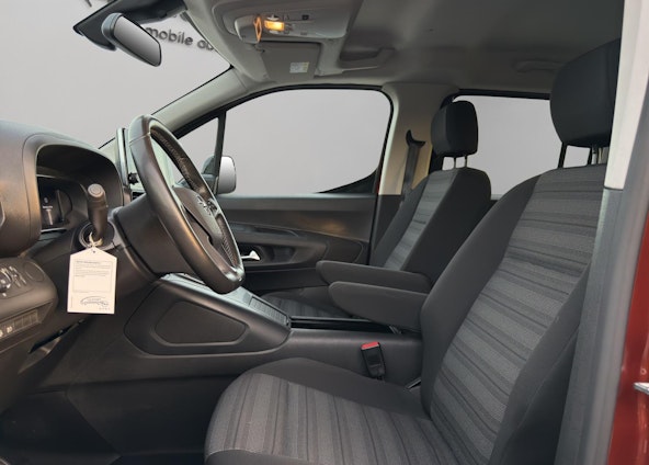 Vehicle image 8 Vehicle image 8