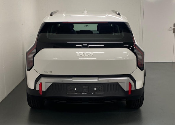 Vehicle image 16 Vehicle image 16