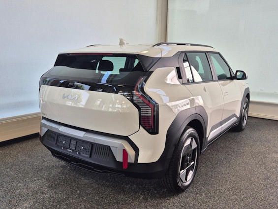 Vehicle image 4 Vehicle image 4