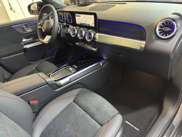 MERCEDES-BENZ GLB 200 AMG Line