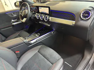 MERCEDES-BENZ GLB 200 AMG Line