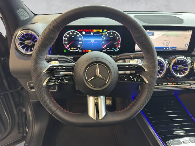 MERCEDES-BENZ GLB 200 AMG Line