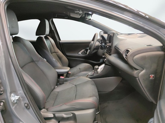 Vehicle image 16 Vehicle image 16