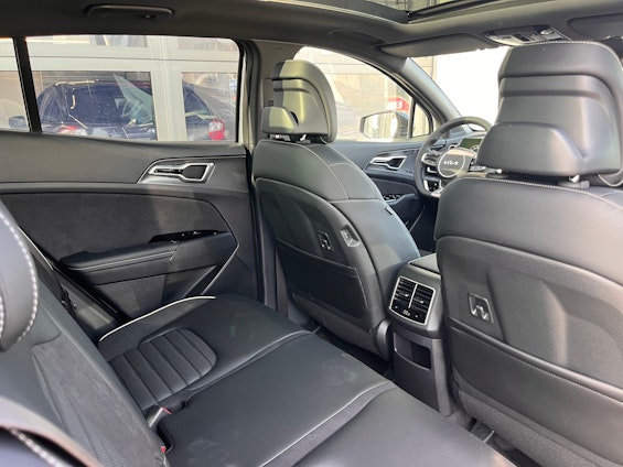 Vehicle image 27 Vehicle image 27