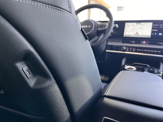 Vehicle image 24 Vehicle image 24