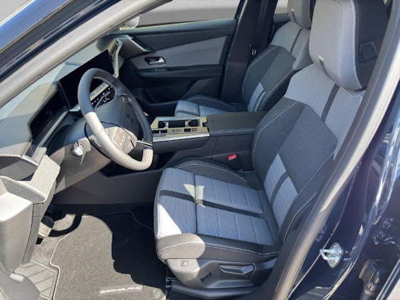 Vehicle image 4 Vehicle image 4