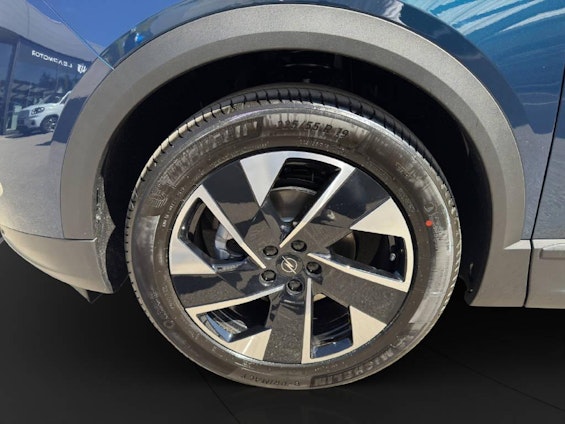 Vehicle image 9 Vehicle image 9