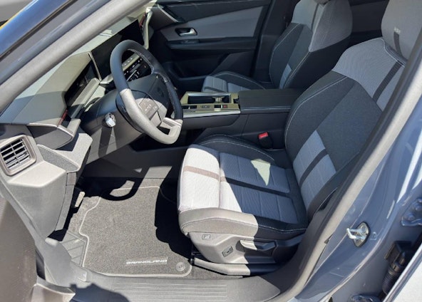 Vehicle image 4 Vehicle image 4