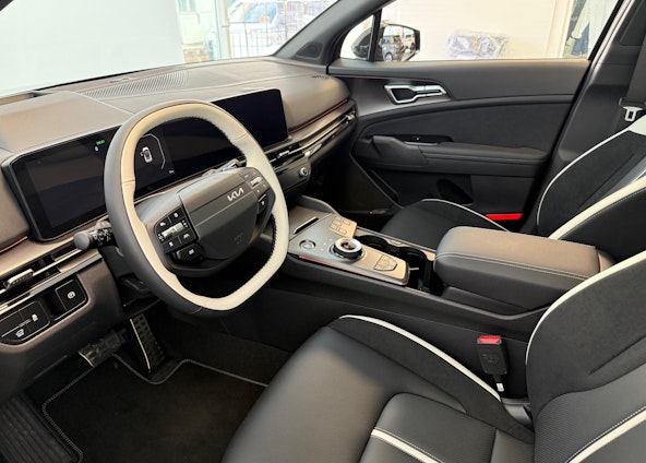 Vehicle image 6 Vehicle image 6