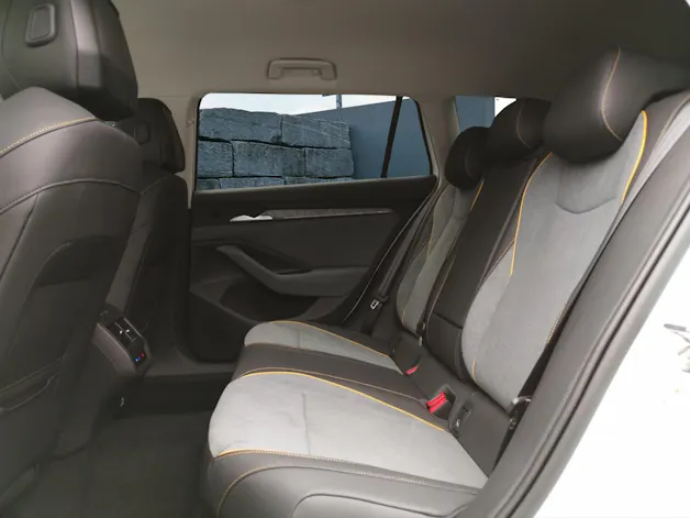 Škoda Superb Combi 2.0 TDi Selection DSG