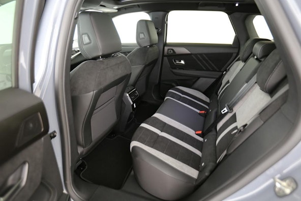 Vehicle image 6 Vehicle image 6