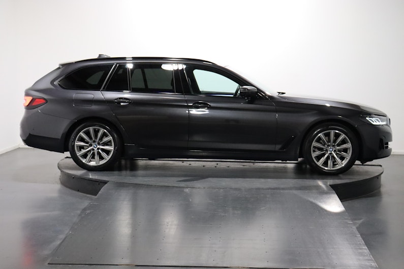 Vehicle image BMW 5 SERIES