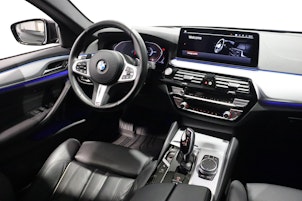Vehicle image BMW 520d xDrive paddles Touring