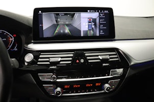 Vehicle image BMW 520d xDrive paddles Touring