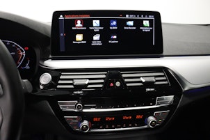 Vehicle image BMW 520d xDrive paddles Touring