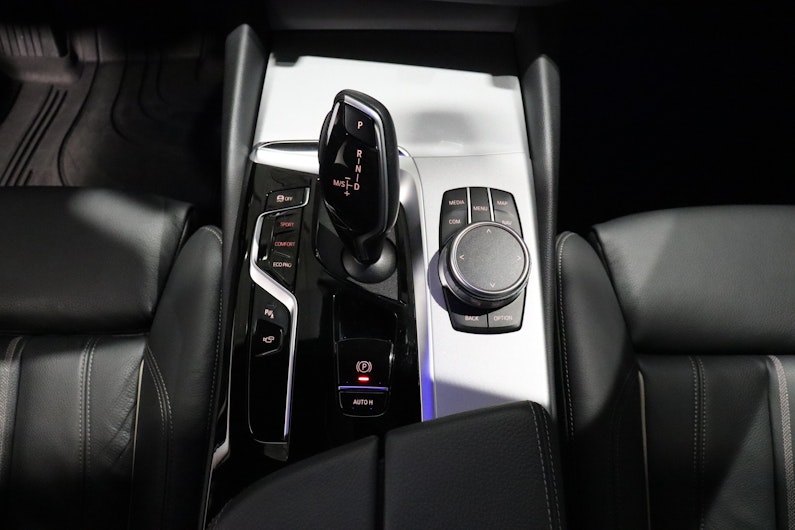 Vehicle image BMW 5 SERIES