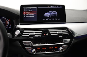 Vehicle image BMW 520d xDrive paddles Touring