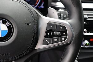 Vehicle image BMW 520d xDrive paddles Touring