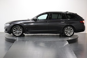 Vehicle image BMW 520d xDrive paddles Touring